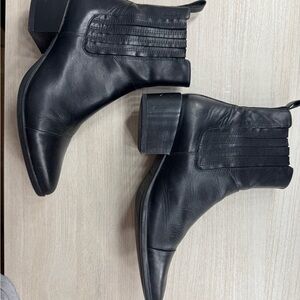 Vagabond Black Leather Chelsea Boots